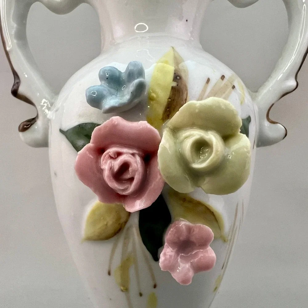 Unbranded Bud Vase Unisex Small White Excellent 3D Floral Scrolled Handles